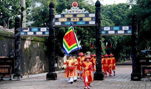 Vietnam welcomes 12 millionth international tourist to Complex of Hue Monuments
